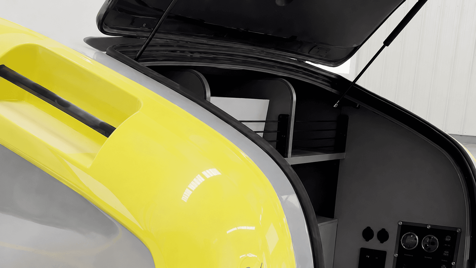 Roadrunner Era open hatch