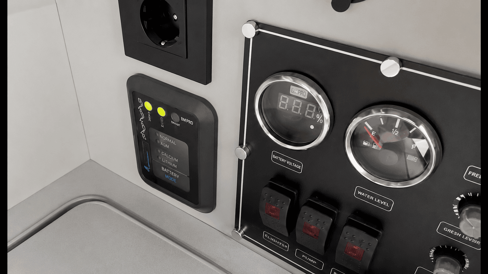 Roadrunner Era interior door view