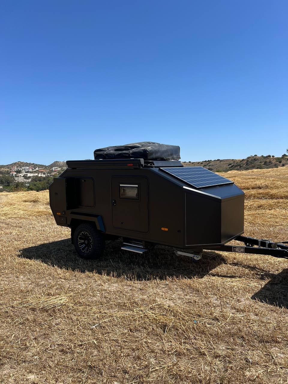 Roadrunner Odysseus side profile with solar